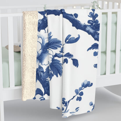Cozy Sherpa Fleece Blanket with Floral Bird Design - Chinoiserie Aesthetic